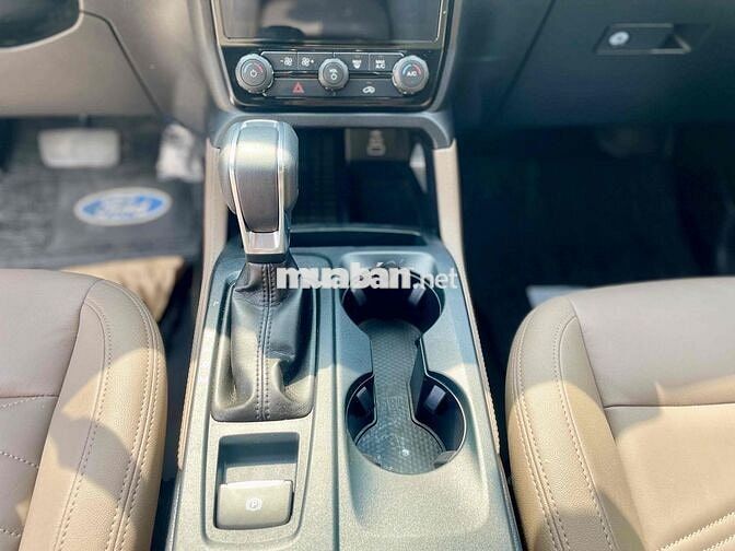 Ford Everest Titanium 2.0L 4x2 AT - 2022