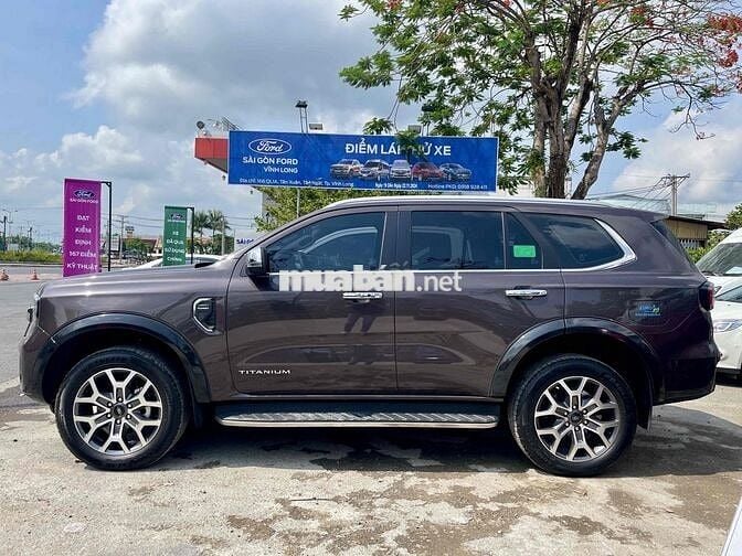 Ford Everest Titanium 2.0L 4x2 AT - 2022