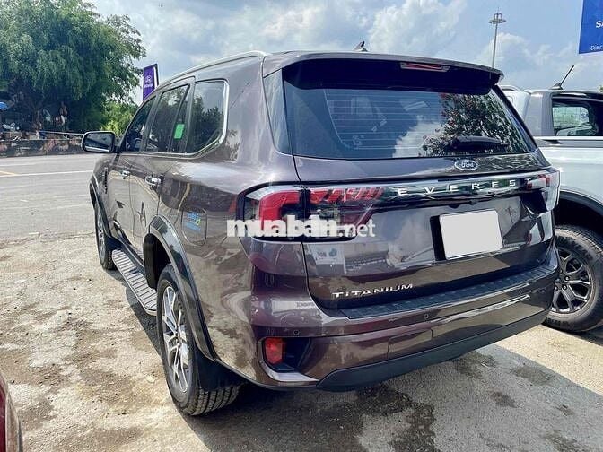 Ford Everest Titanium 2.0L 4x2 AT - 2022