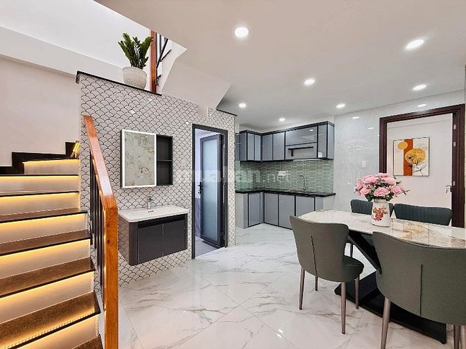 Bán nhà sau lưng Đại học Kinh tế Tài chính, Bình Thạnh 44m2 3tỷ 070tr