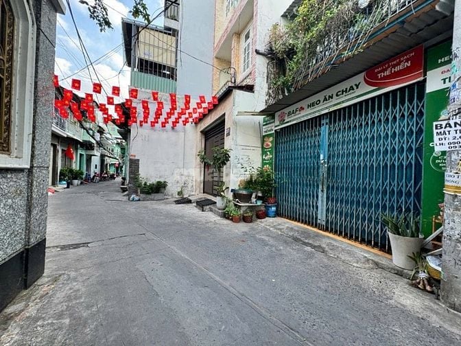 Bán nhà đường Lạc Long Quân. Dt 5,8x15m. Giá 8.4 tỷ