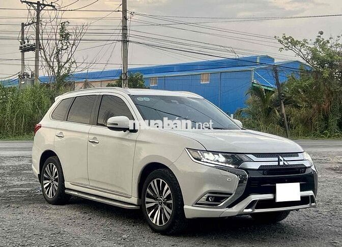 Bán gấp Outlander 2022 Pre Full option xe Zin 99%