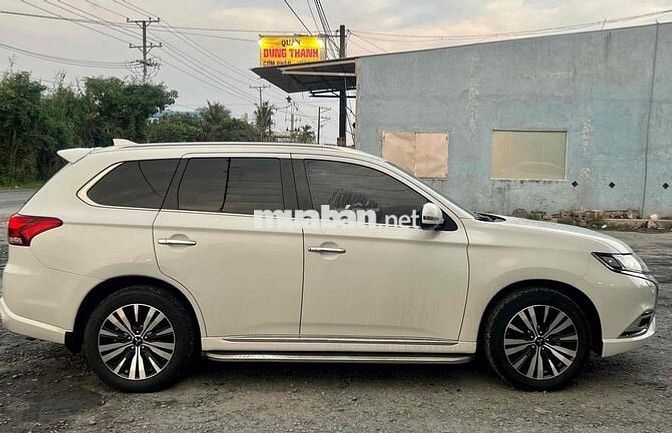 Bán gấp Outlander 2022 Pre Full option xe Zin 99%