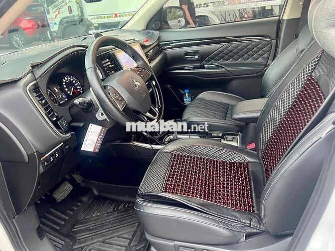 Bán gấp Outlander 2022 Pre Full option xe Zin 99%