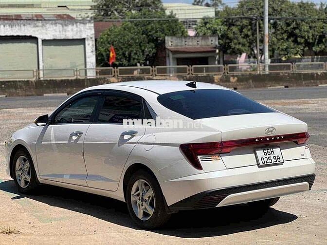 Hyundai Accent 2024 1.5 AT - 39000 km