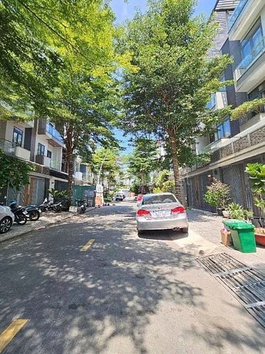 Khu vực đắc địa nhất Q7, hiếm nhà bán, 72m2, 4 tầng, chỉ 13.5 tỷ.