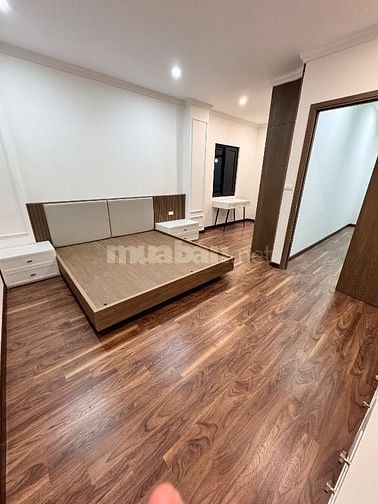 Nhỉnh 6 tỷ_ Bán nhà Long Biên 37m2 x 5 tầng_Ngõ thông_Lô góc