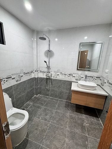 Nhỉnh 6 tỷ_ Bán nhà Long Biên 37m2 x 5 tầng_Ngõ thông_Lô góc