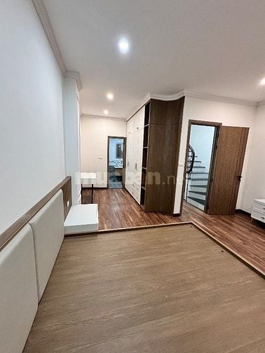 Nhỉnh 6 tỷ_ Bán nhà Long Biên 37m2 x 5 tầng_Ngõ thông_Lô góc