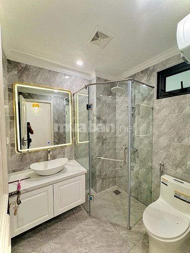 Phố Yên lạc Vĩnh tuy  Hai Bà Trưng ôtô vào nhà  5 tầng thang máy 