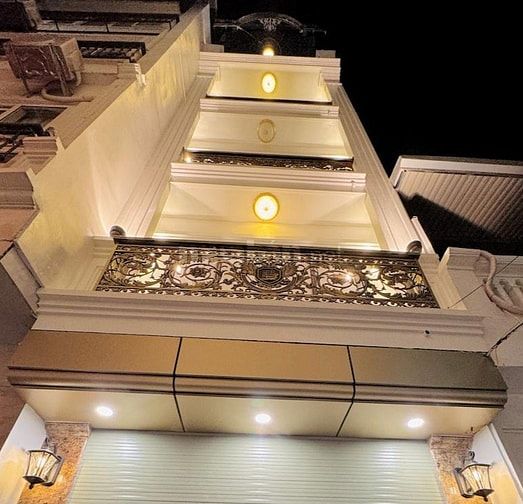 Phố Yên lạc Vĩnh tuy  Hai Bà Trưng ôtô vào nhà  5 tầng thang máy 