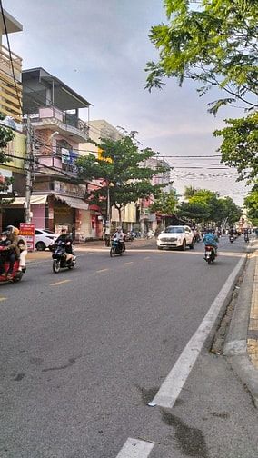Bán nhà phố mặt tiền khu trung tâm thành phố 