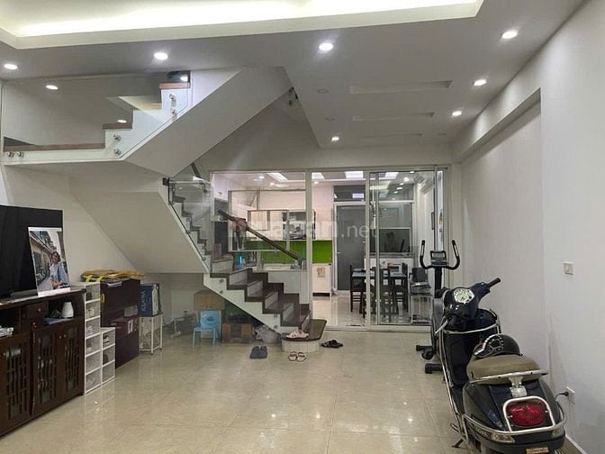 BÁN NHÀ NGUYỄN PHONG SẮC, NGÕ THÔNG Ô TÔ VÀO NHÀ, 82 M2, GIÁ 20,6 TỶ. 