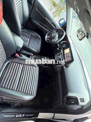 Kia Sonet 2023 Premium 1.5 AT - 8000 km