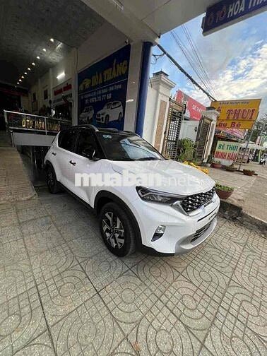 Kia Sonet 2023 Premium 1.5 AT - 8000 km