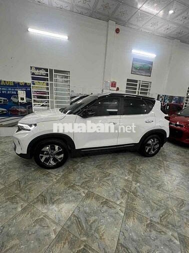 Kia Sonet 2023 Premium 1.5 AT - 8000 km