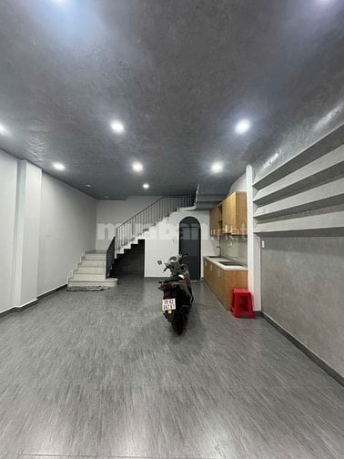  NHÀ ĐẸP 4 LẦU HẺM 7M CHỈ CÁCH MT HẬU GIANG 20M