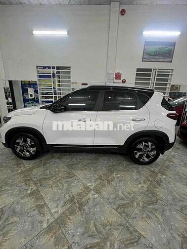 Kia Sonet 2023 Premium 1.5 AT - 8000 km