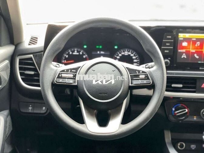 Kia Seltos 2023 Deluxe 1.4 AT, màu trắng,25.000 km