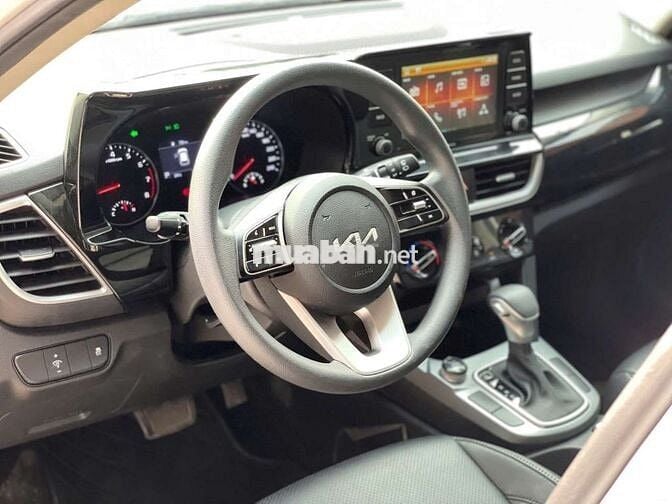 Kia Seltos 2023 Deluxe 1.4 AT, màu trắng,25.000 km