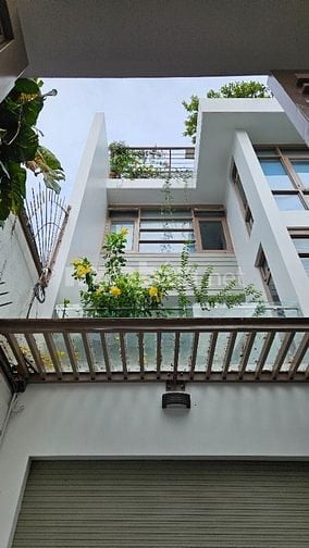 Nhà biệt thự khu Kiều Đàm, xe hơi đậu trong nhà, tiện ích đầy đủ.