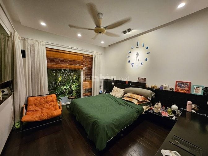 Nhà biệt thự khu Kiều Đàm, xe hơi đậu trong nhà, tiện ích đầy đủ.
