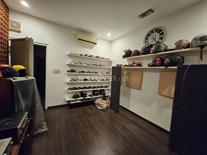 Nhà biệt thự khu Kiều Đàm, xe hơi đậu trong nhà, tiện ích đầy đủ.