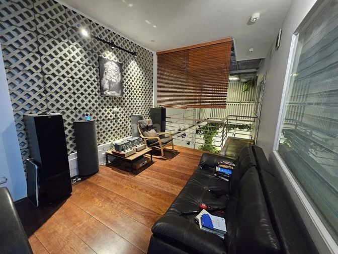 Nhà biệt thự khu Kiều Đàm, xe hơi đậu trong nhà, tiện ích đầy đủ.