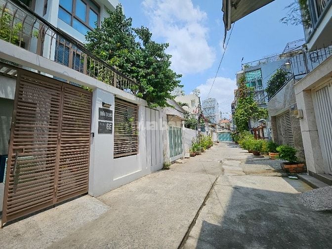 Nhà biệt thự khu Kiều Đàm, xe hơi đậu trong nhà, tiện ích đầy đủ.