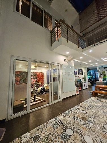 Nhà biệt thự khu Kiều Đàm, xe hơi đậu trong nhà, tiện ích đầy đủ.