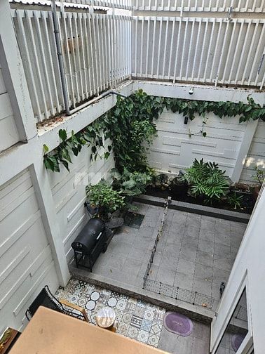 Nhà biệt thự khu Kiều Đàm, xe hơi đậu trong nhà, tiện ích đầy đủ.