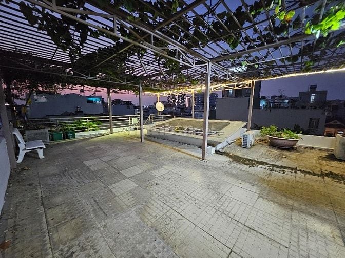 Nhà biệt thự khu Kiều Đàm, xe hơi đậu trong nhà, tiện ích đầy đủ.