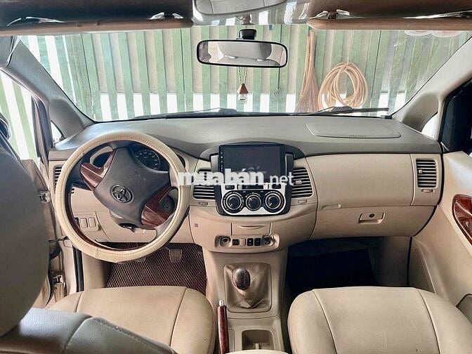 Toyota Innova 2014 2.0E - 125876 km