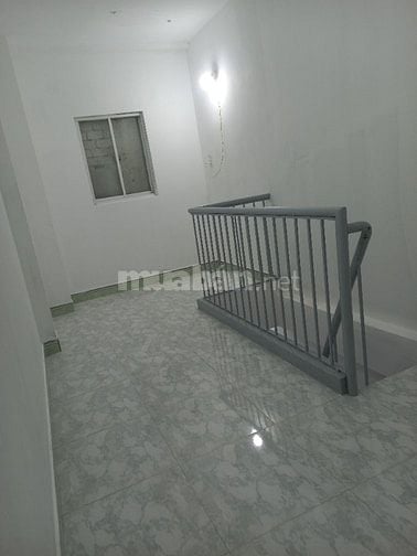 Cho thuê phòng một trệt một lầu .mỗi lầu 3.5m.tổng cộng 7 m chiều cao