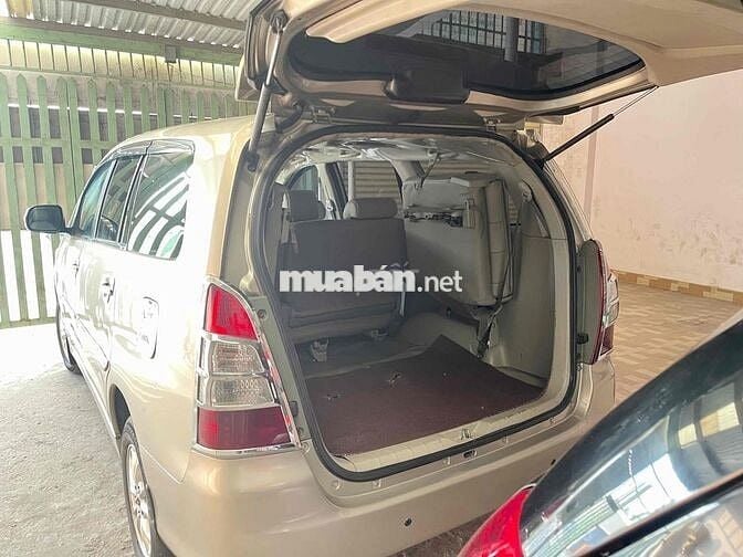 Toyota Innova 2014 2.0E - 125876 km