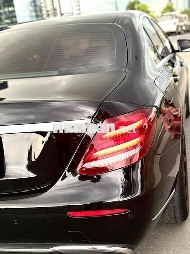 Mercedes E200 Mua mới 2018 - 102000 km Chính chủ