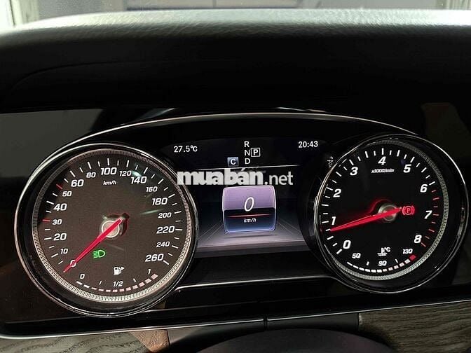 Mercedes E200 Mua mới 2018 - 102000 km Chính chủ