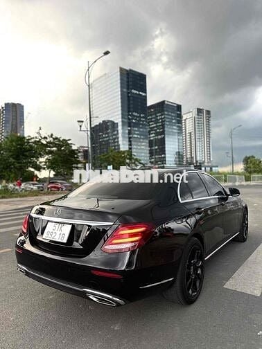 Mercedes E200 Mua mới 2018 - 102000 km Chính chủ