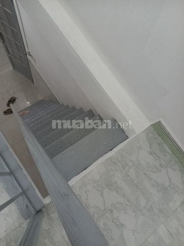 Cho thuê phòng một trệt một lầu .mỗi lầu 3.5m.tổng cộng 7 m chiều cao