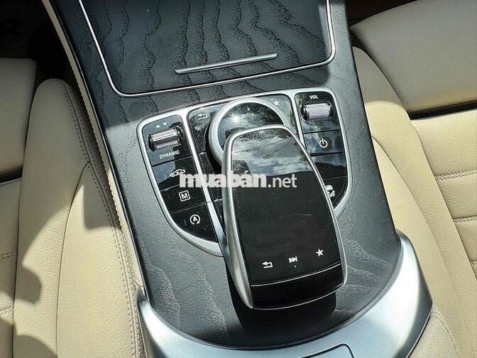 Mercedes GLC 300 2018 4MATIC. Xe GĐ Lướt 39000Km