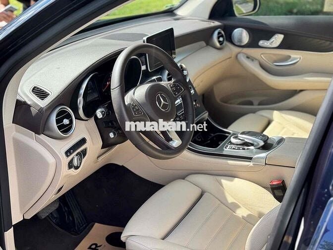 Mercedes GLC 300 2018 4MATIC. Xe GĐ Lướt 39000Km