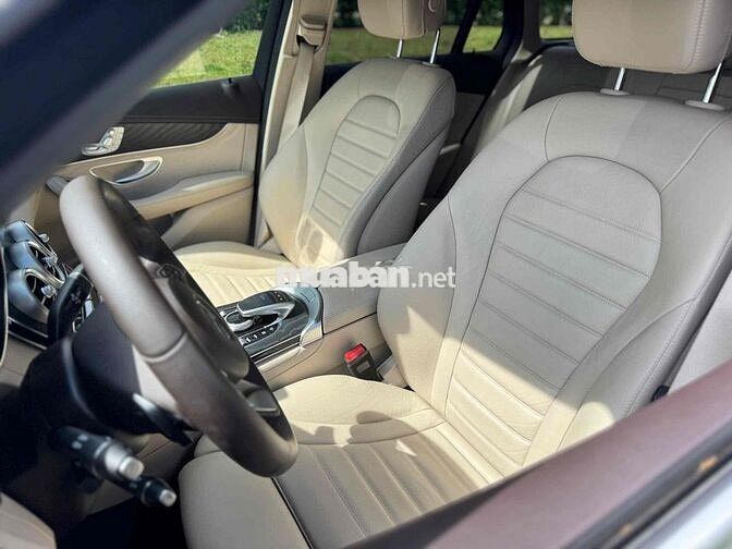 Mercedes GLC 300 2018 4MATIC. Xe GĐ Lướt 39000Km