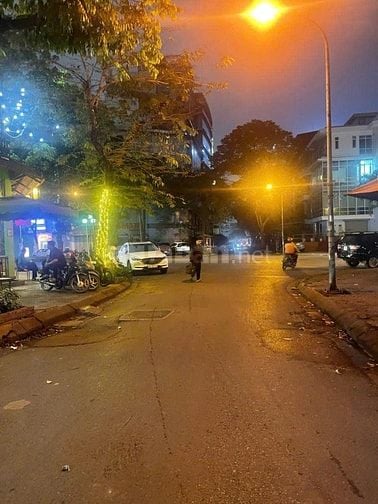 BÁN NHÀ 2 MẶT PHỐ VĂN CAO, KINH DOANH ĐỈNH CAO, 92 M2, GIÁ 29,6TỶ. 