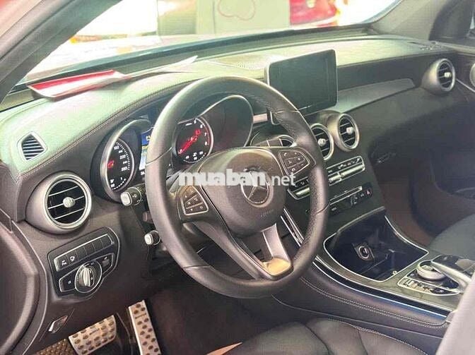 Mercedes Benz GLC 2017 300 4Matic - 21000 km