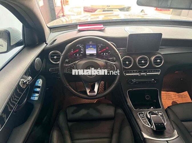 Mercedes Benz GLC 2017 300 4Matic - 21000 km