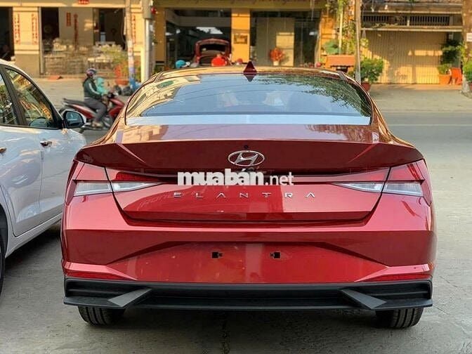 ELANTRA 1.6AT TIÊU CHUẨN GIẢM GIÁ LÊN ĐẾN 100TR