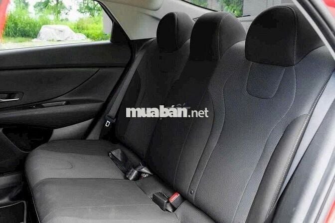 ELANTRA 1.6AT TIÊU CHUẨN GIẢM GIÁ LÊN ĐẾN 100TR