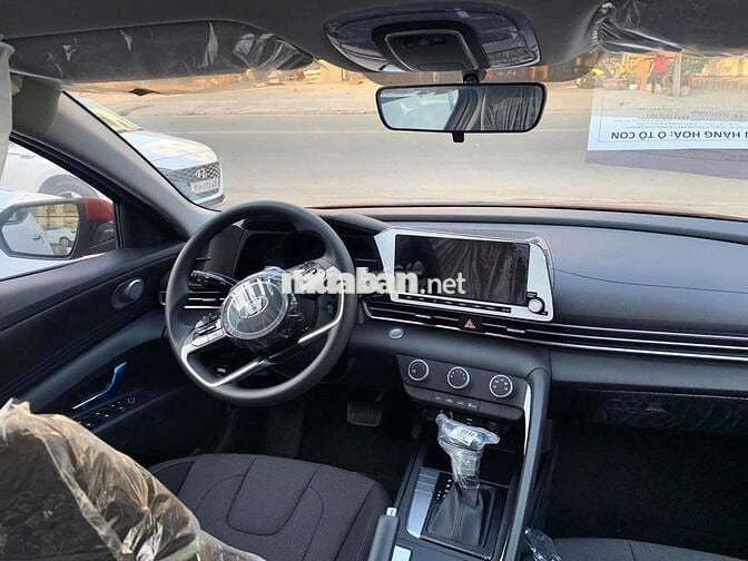 ELANTRA 1.6AT TIÊU CHUẨN GIẢM GIÁ LÊN ĐẾN 100TR