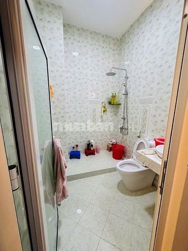 NGUYỄN TRÃI QUẬN 5 HẺM 4M, 4 TẦNG CÁCH MT 20M - DT ĐỦ 44M2. NHỈNH 8T