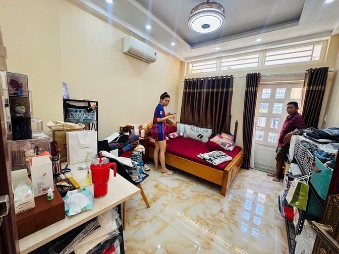 NGUYỄN TRÃI QUẬN 5 HẺM 4M, 4 TẦNG CÁCH MT 20M - DT ĐỦ 44M2. NHỈNH 8T
